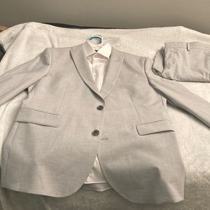 Mens  grey suit. Stretch/ slim